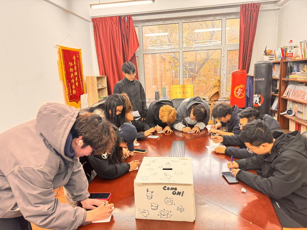 1F6A2
